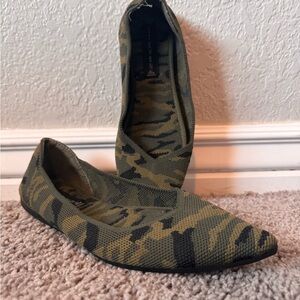 Steve Madden Green Camouflage Flats